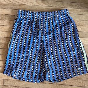 Nike pattern boys xl basketball shorts